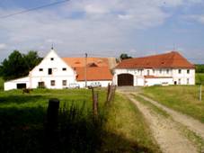 Na obrÃ¡zku mÅ¯Å¾e bÃ½t: obloha, dÅ¯m, mrak, strom, venku a pÅ™Ãroda