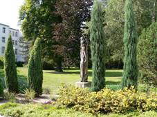 File:Lzesk park Karvin.JPG