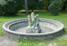 File:Karvin, kana v zmeckm parku (1).JPG