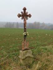 K u silnice mezi Okrouhlikou a Suchou (Q104979263).jpg