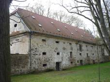 Pohled na pchar v arelu zmku 01.jpg