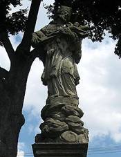 lapanov, socha Jana Nepomuckho.jpg