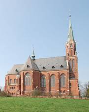 Kostel svatho Mikule a fara.JPG