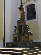 Doln Bojanovice, kostel a pomnk.jpg