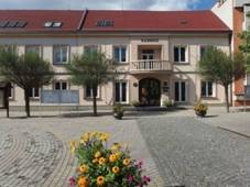 BystÅ™ice pod HostÃ½nem, radnice.JPG