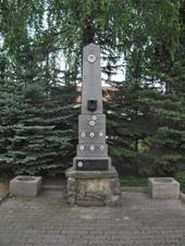 Slavkov pod Hostnem, pomnk.JPG