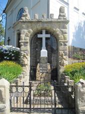 jezd (ZL), pomnk I. sv. vlka.jpg