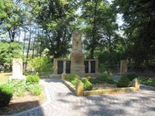 jezd (ZL), pomnk obtem z Plotiny.jpg