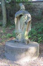 Vizovice, socha v zmeckm parku.jpg