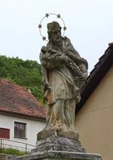 Socha svatho Jana Nepomuckho ve Hedlch (Q104974208) 01.jpg