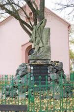 256 Jarov nmst Z kaple pomnk padlch.jpg