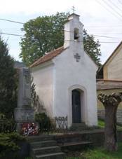 Kaple v Konprusech (Q66565773) 01.jpg