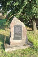 392 Lovice pod kaplikou pomnk.jpg