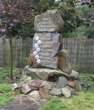 Pomnk padlm na nvsi v Mezouni (Q104978037) 01.jpg