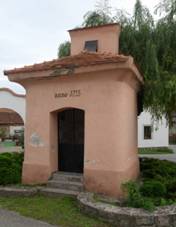 Kaple na nvsi, Srbsko, okr. Beroun, Stedoesk kraj 01.jpg
