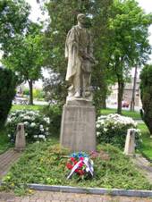 A.Lhotk Pomnk padlm Tlustice.jpg