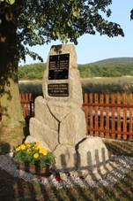 400 Viina jin okraj pomnk.jpg