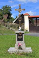 https://upload.wikimedia.org/wikipedia/commons/thumb/b/b8/Horn%C3%AD_Kamenice%2C_crucifix.jpg/800px-Horn%C3%AD_Kamenice%2C_crucifix.jpg