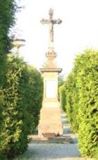 Velk jezd-kamenn k na hbitov z r.1880