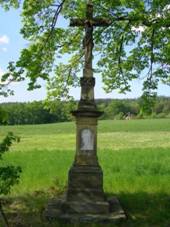 Velk jezd-kamenn k U Surny z r.1884, pi cest do Kyjanice