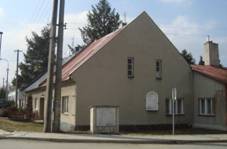 Velk jezd-budova bvalho mta z r.1790-nika s chybjc sokou J. Nepomuckho