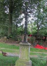 K u autobusov zastvky v Dudn (Q67183015).jpg