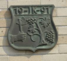 Hustopee, znak na domu na Mrtkov 107.JPG