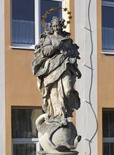 Starovice - socha Panny Marie Immaculaty.jpg