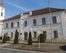 Kostel sv. Petra a Pavla a fara