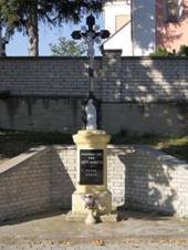 Velk Hostrdky - k u kostela.jpg