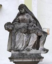 Velk Pavlovice - souso Piety ped kostelem.jpg