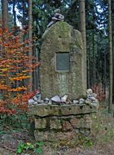 Hu - pomnk sklrny.JPG