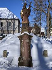 Polubn� - socha sv. Jana Nepomuck�ho severn� od kostela.jpg