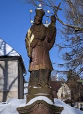 Polubn� - socha sv. Jana Nepomuck�ho severn� od kostela.jpg