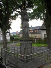 Jablonec nad Nisou, Rnovice, socha.JPG