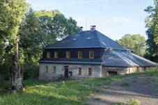 https://upload.wikimedia.org/wikipedia/commons/thumb/3/36/Kr%C3%A1sn%C3%A1_%28Jistebsko%29_24_-_fara.jpg/1280px-Kr%C3%A1sn%C3%A1_%28Jistebsko%29_24_-_fara.jpg