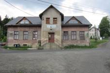 https://upload.wikimedia.org/wikipedia/commons/thumb/6/60/Hostinec_u_ka%C5%A1tanu_jistebsko_p%C4%9Bn%C4%8D%C3%ADn.jpg/1280px-Hostinec_u_ka%C5%A1tanu_jistebsko_p%C4%9Bn%C4%8D%C3%ADn.jpg