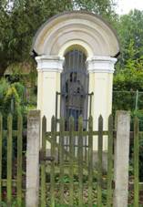 vklenkov kaplika se sochou sv.Jana Nepomuckho