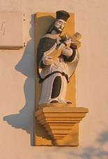 Chomutice svat na zdi domu p. 90.JPG