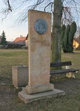 Chomutice pomnk Miroslava Tyre.JPG