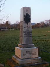 Horni Lochov pomnik2.jpg