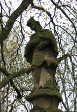 idovice, socha svatho Jana Nepomuckho.jpg