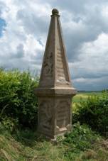 Hranicni kamen - pylon u silnice z Jihlavy-Bedrichova do Jihlavy-Heroltic.jpg