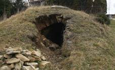 Cellar in V�ska, Kn�ice, Jihlava District.JPG