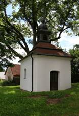 https://upload.wikimedia.org/wikipedia/commons/thumb/2/22/Jihlava%2C_Sasov%2C_chapel.jpg/800px-Jihlava%2C_Sasov%2C_chapel.jpg