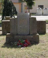 Luka nad Jihlavou - pomnk vojna Lapenka.jpg