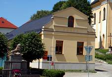 Pohled z nmst na kostel sv. Bartolomje