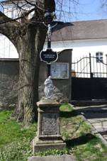 Wayside cross near church of Saint Barbara in Pseka, Brtnice.jpg