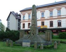 Rochlitz an der Iser - Kriegsdenkmal.jpg