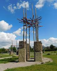 Plastika Hnzdo v Dolnch Beanech (Q104875467).jpg